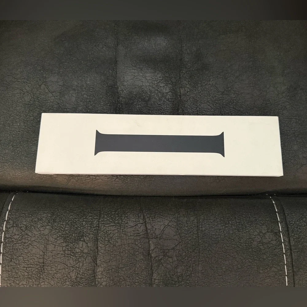 100% New Genuine Apple Solo Loop Watch Band size 9. Fits 38,40,41,42mm Watch